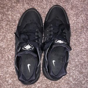 Women’s black nike hurraches